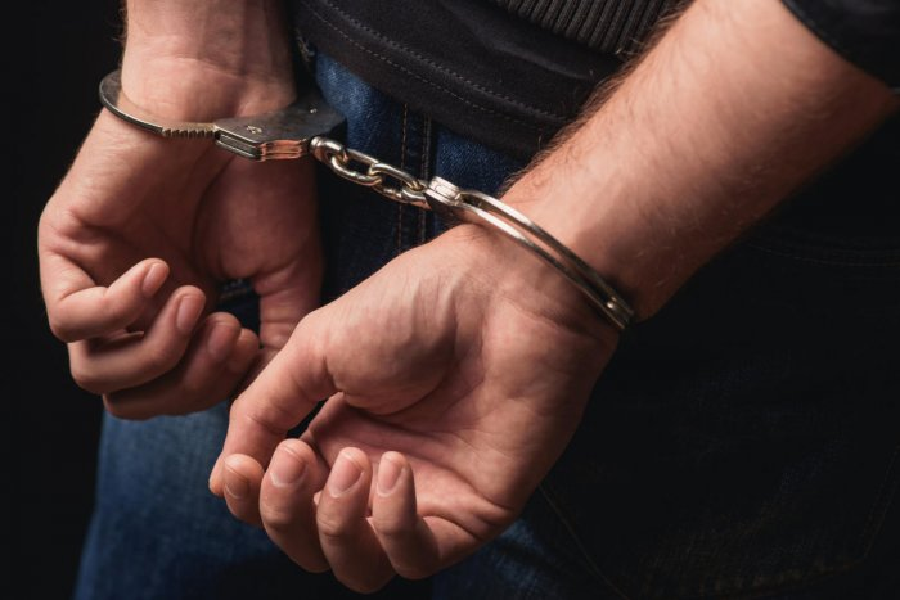 सुरक्षाबलों पर ग्रेनेड हमले से पहले पकड़ा गया HM आतंकी, इधर ट्रक में हथियार ले जा रहे आतंकी गिरफ्तार