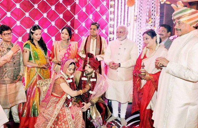 शत्रुघ्न सिन्हा के बेटे की शादी में पहुंचे पीएम मोदी