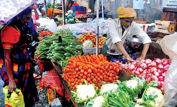 2 महीने में सबसे महंगा हुआ हमाटर और प्याज