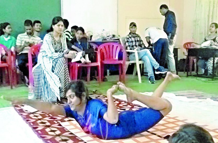 योग में करियर के लिहाज से कौनसे कोर्सेज हैं बेहतरीन, देखें वीडियो