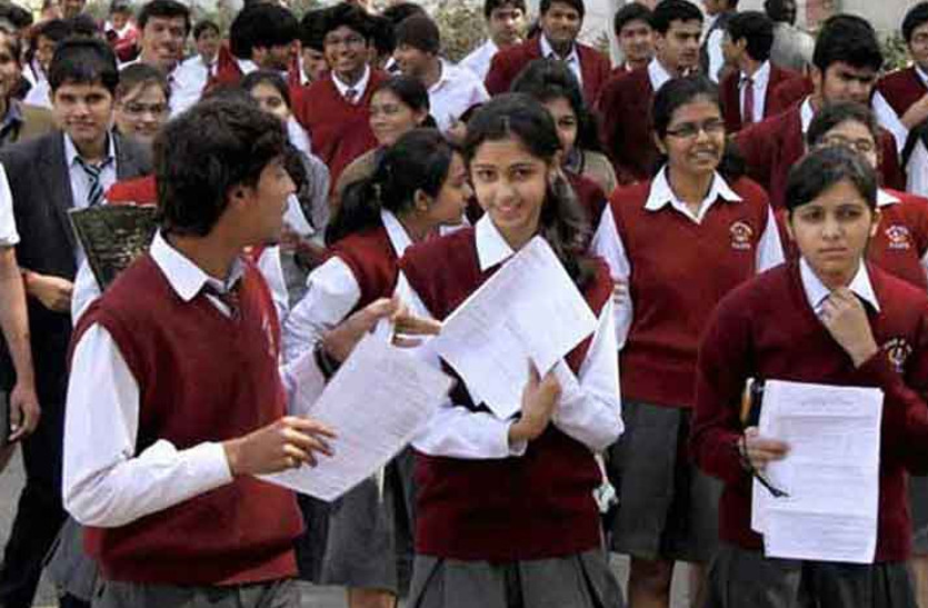 VIDEO: 10वीं बोर्ड का दूसरा पेपर समाप्त, बच्चों ने कहा सरल था एग्जाम