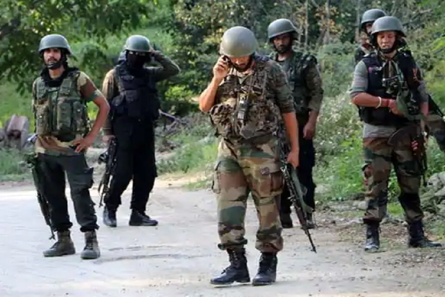 बुरहान वानी के साथ के कमांडर समेत 2 आतंकी ढेर, इधर सेना ने किया पाकिस्तान की
बंदूकों का मुंह बंद