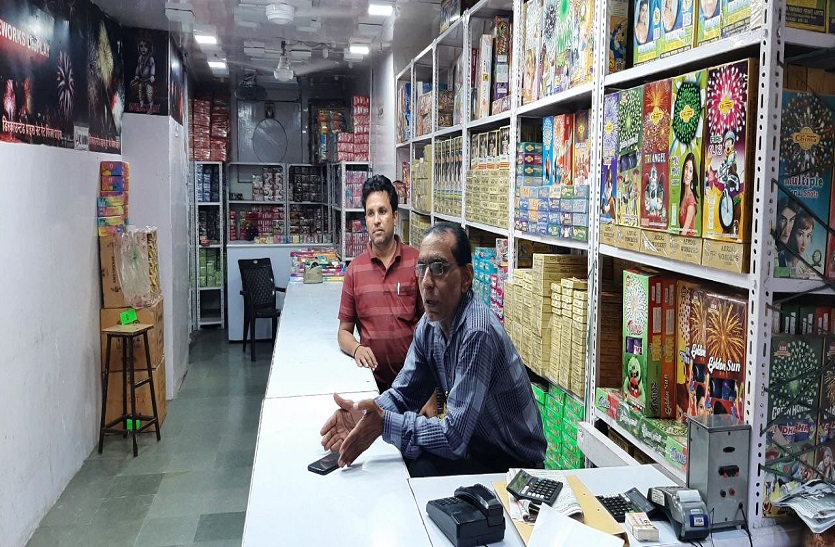 राजस्थान में पटाखों से रोक हटी, कारोबारियों के चेहरे पर आई मुस्कान
