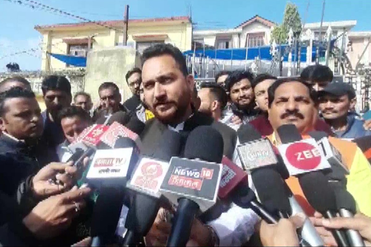 दूसरी पार्टी को समर्थन देने पर अंतिम नतीजों के बाद फैसला करेंगे हमीरपुर से
निर्दलीय उम्मीदवार आशीष शर्मा