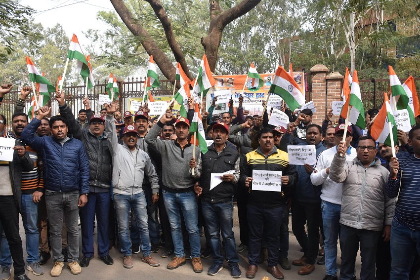 पूर्व सैनिक से बदसलूकी मामले में थाना प्रभारी निलंबित, पुलिसकर्मियों ने आंदोलन
की चेतावनी