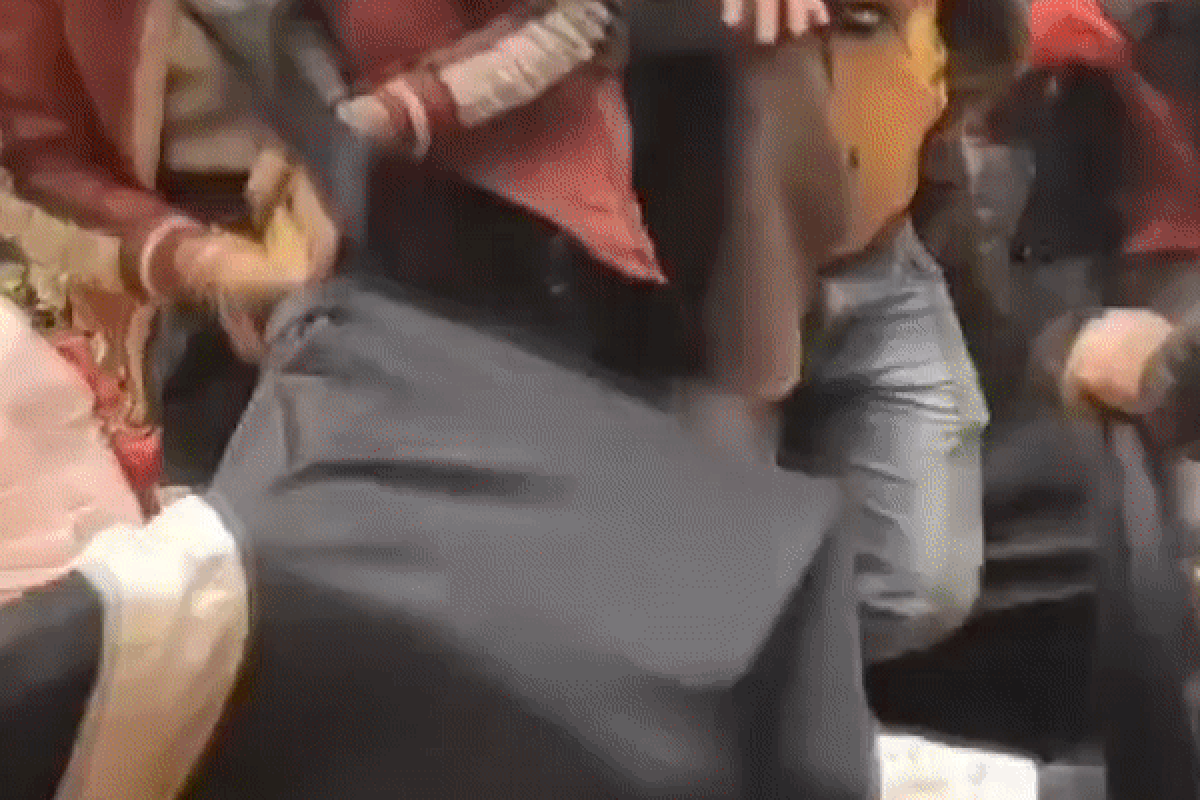 एक्टर पवन सिंह की बर्थ डे पार्टी में जमकर चले लात-घूसे, फेकी गईं कुर्सियां, खूब
कटा हल्ला