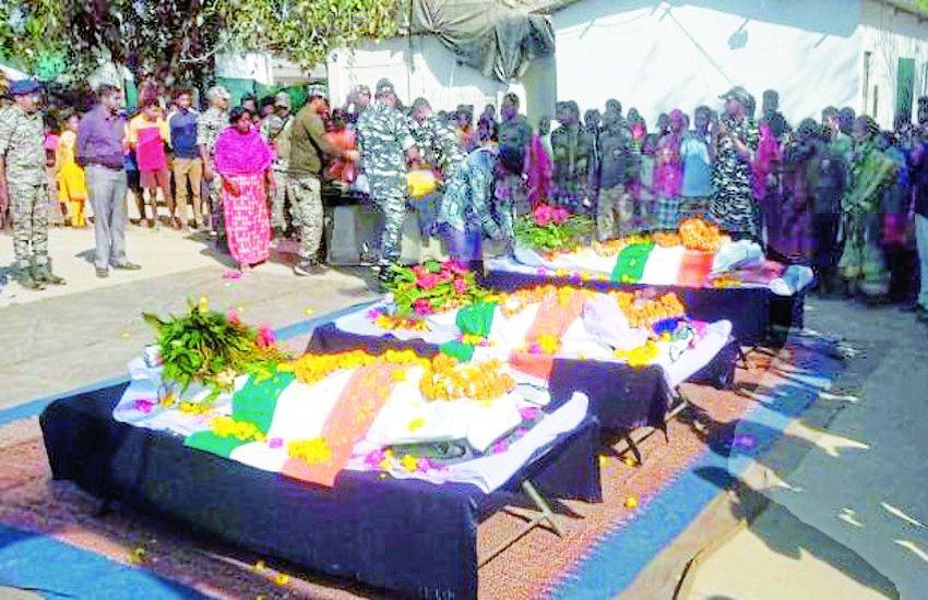 शहीद जवानों को जगरगुंडा में दी गई श्रद्धांजलि
