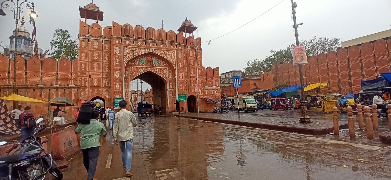 Weather Update: जयपुर में बदला मौसम, कई इलाकों में बारिश, देखें वीडियो