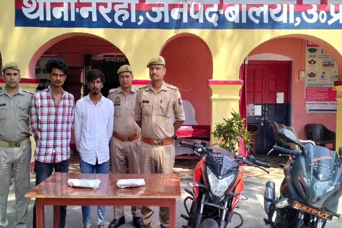 Ballia News : निकाय चुनाव के पहले पुलिस ने गिरफ्तार किए दो असलहा तस्कर, मिले 7
अवैध तमंचे