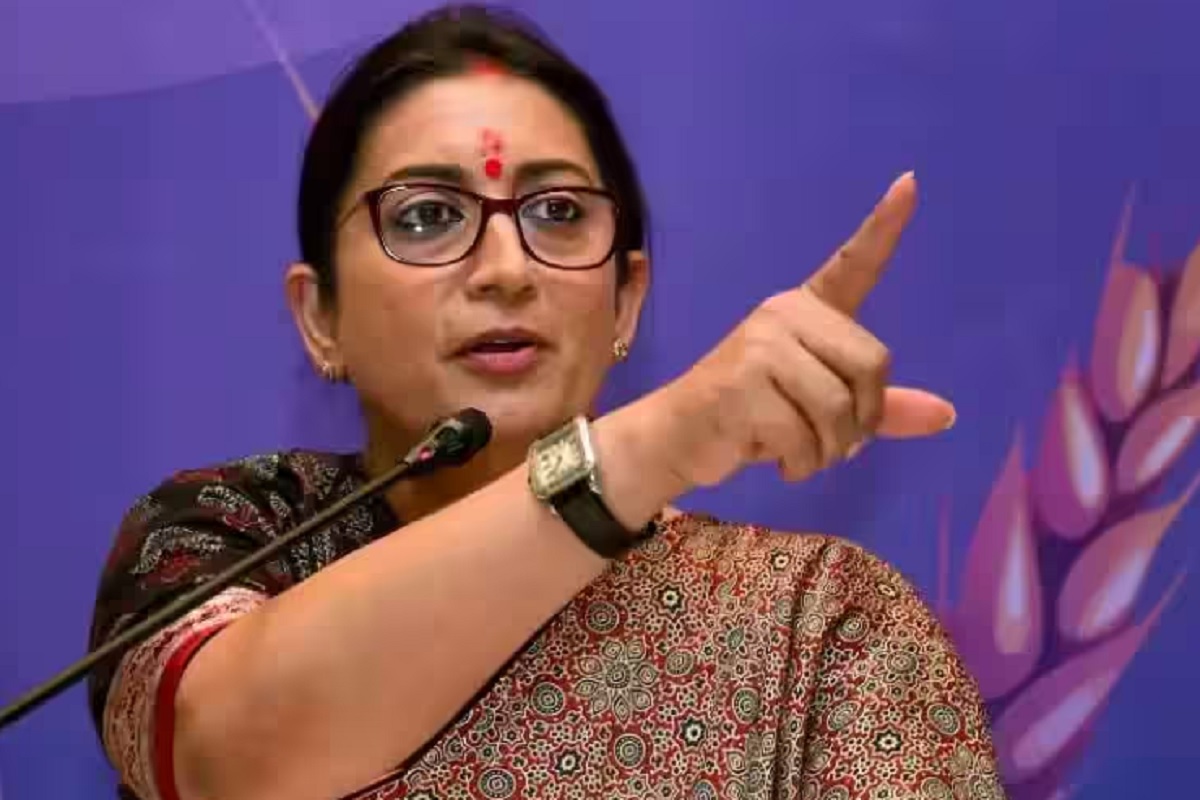 ‘मैं तो अमेठी में हूं, राहुल के लिए अमेरिका में संपर्क करें’, स्मृति ईरानी का
कांग्रेस को जवाब