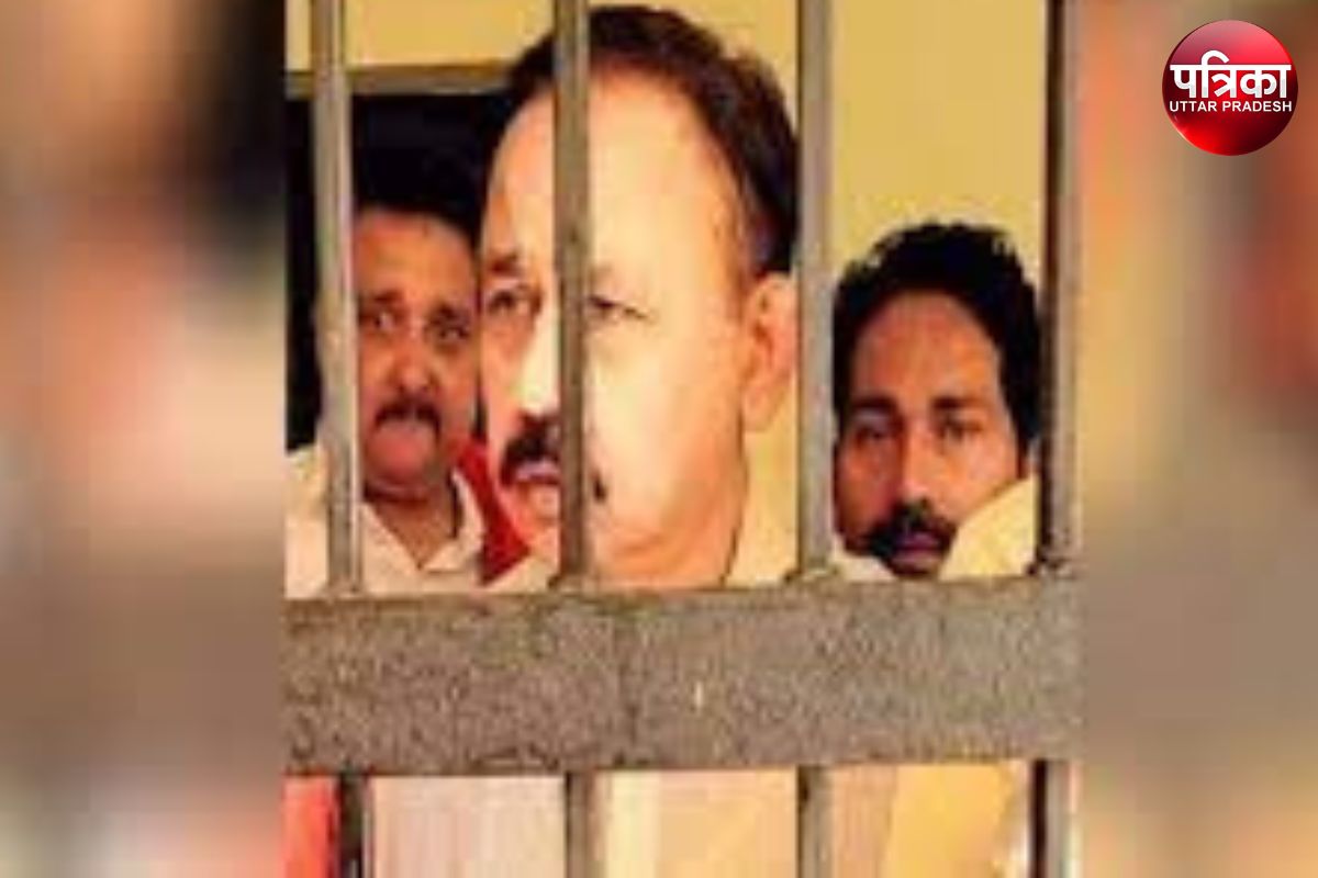 Video: पुलिस को चकमा देकर माफिया अजीत साही कोर्ट में किया सरेंडर, लोगों को नहीं
लगने दी भनक