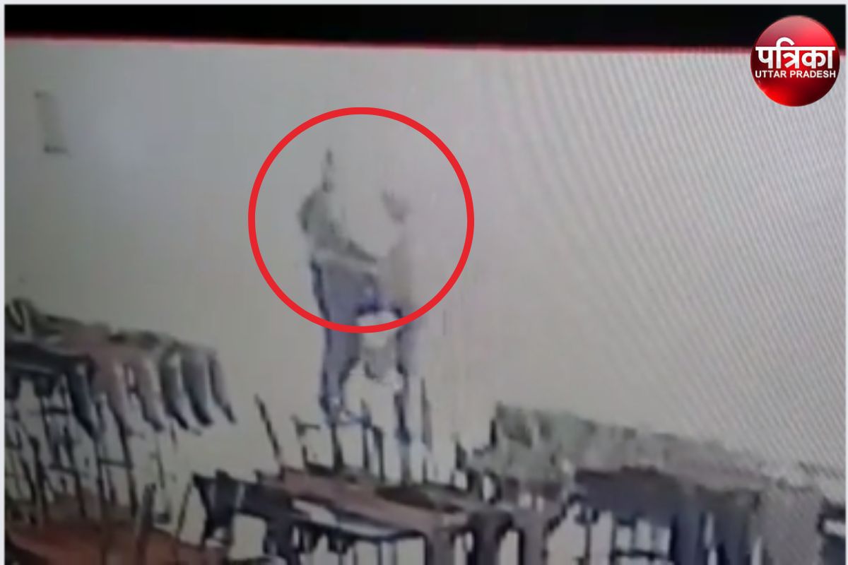 Video: ग्रेटर नोएडा में छात्र ने छात्रा को मारी गोली, सामने आया घटना का CCTV
फुटेज