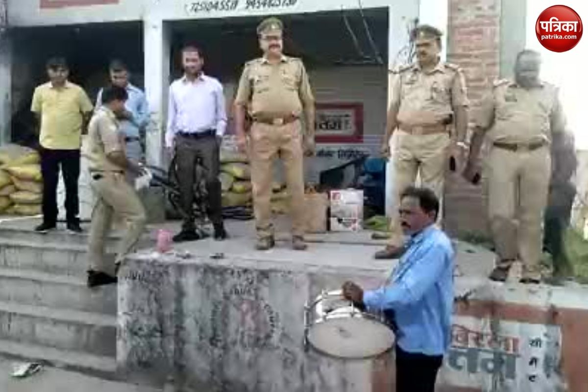 Video: डंके की चोट पर गैंगस्टर अनीस अंसारी की 18 करोड़ 41 लाख की संपत्ति कुर्क,
दर्ज हैं 21 से ज्यादा मुकदमे, कौन हैं ये?