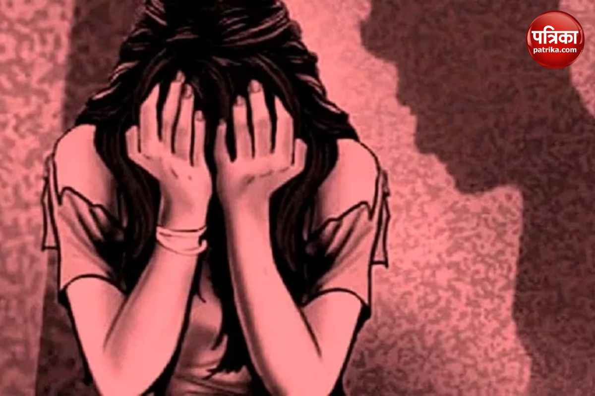 UP News: हरदोई में उर्दू शिक्षक बना सरदार खान, छात्राओं से पूछता है- पिया का
मतलब , फिर कहता है इतनी बड़ी हो गई हो…