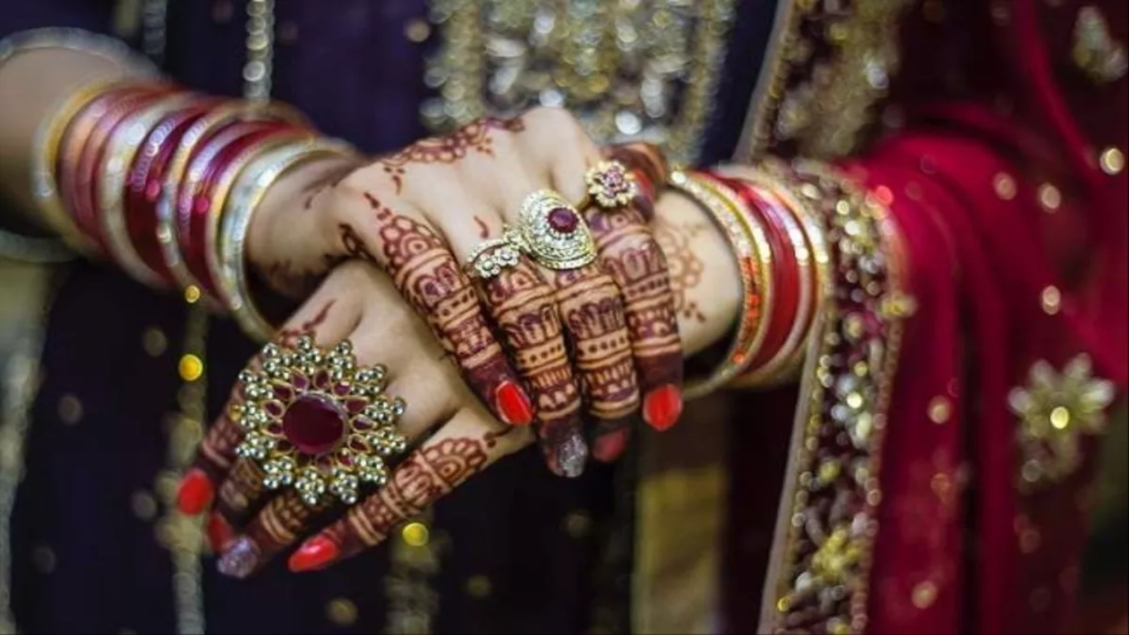 homosexual relationship: नवविवाहिता सहेली के साथ फरार, जिद पर अड़ी दोनों, जानिए
पूरा मामला