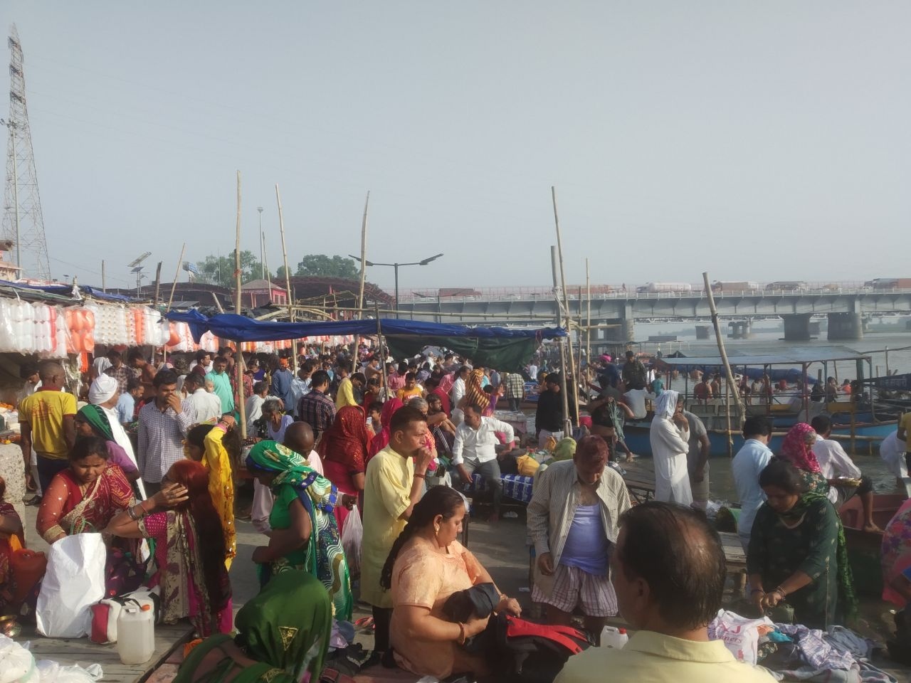 Nirjala Ekadashi: निर्जला एकादशी पर ब्रजघाट में गंगा स्नान को उमड़ा श्रद्धालुओं
का सैलाब, देखें फोटो