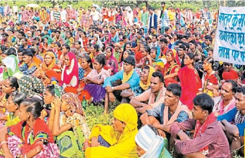 CG assembly election 2023 : नक्सलगढ़ में विकास बना चुनौती , बेरोजगारी से युवा
त्रस्त , कर रहे पलायन