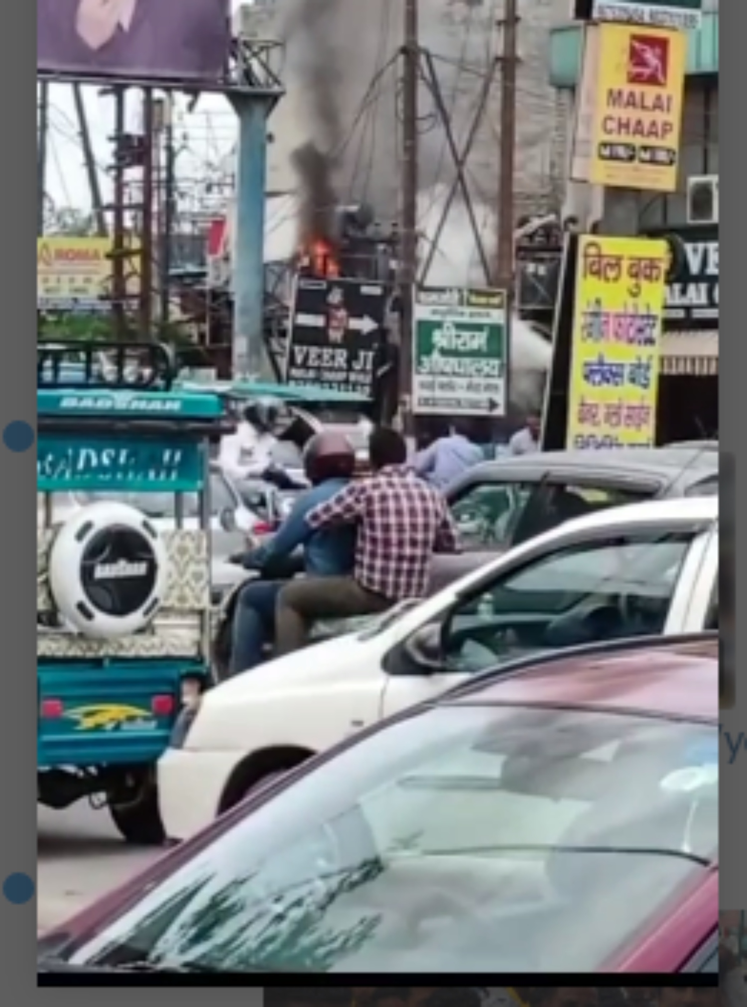 Video: मेरठ में धमाके साथ ट्रांसफार्मर में लगी आग, देखें वीडियो