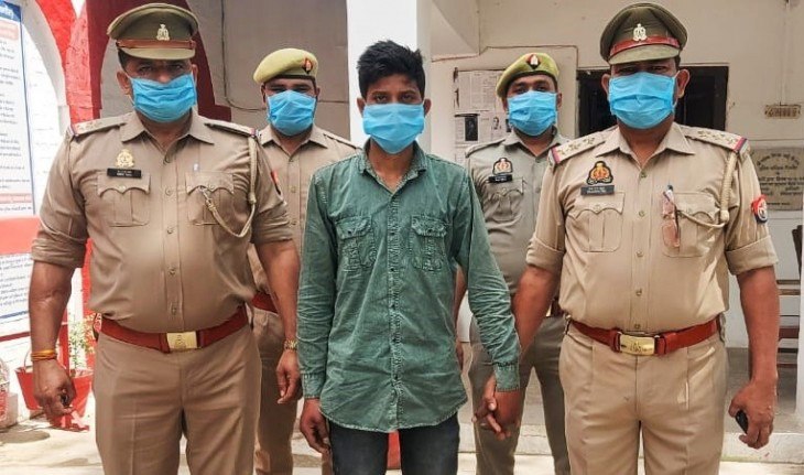 Bijnor Crime: चाचा ने 2 बहनों के साथ की हैवानियत, फिर दोनों को खेत में छोड़ा,
वीडियो से हुआ खुलासा