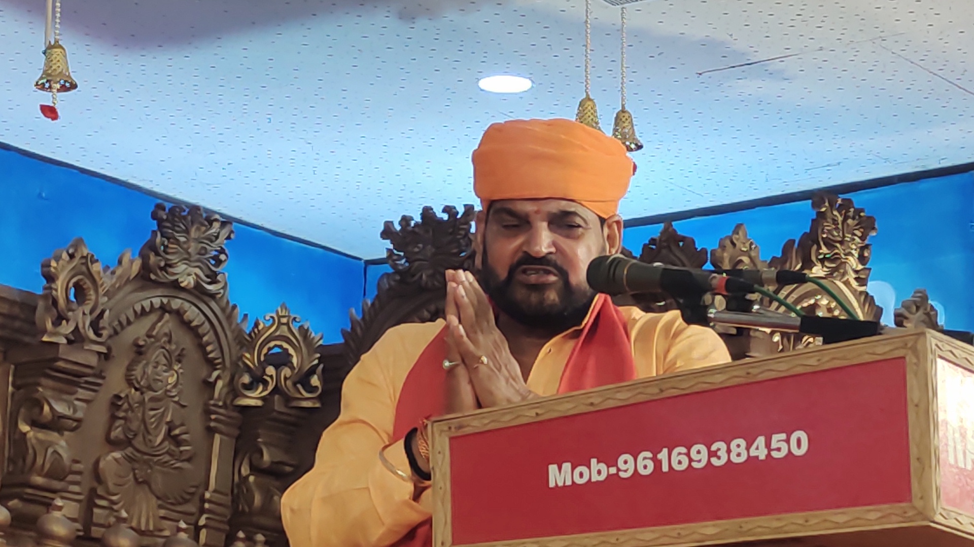 Video : अयोध्या में रैली स्थगित करने के बाद संतों के बीच गीत गुनगुनाते नजर आए
सांसद बृजभूषण सिंह