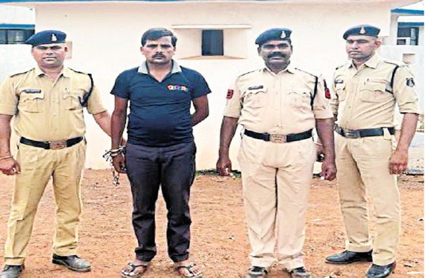ये शख्स महिलाओं बच्चों की अश्लील फोटो, वीडियो लेकर सोशल मीडिया में करता था
अपलोड, पुलिस ने दबोचा