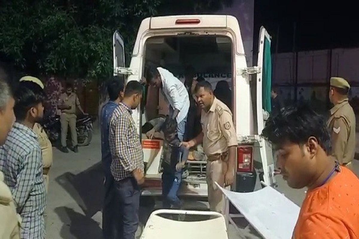 Chandauli video: बारातियों से भरी ट्रैक्टर अनियंत्रित होकर पलटी, दो की मौत, एक
की हालत गंभीर, देखें वीडियो