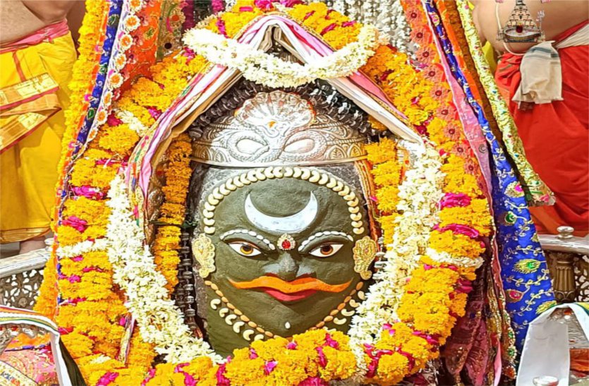भगवान महाकाल का अनुपम शृंगार, दिव्य आरती का करें दर्शन