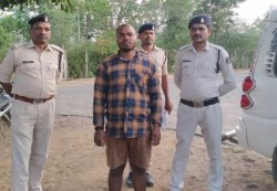 मां से झगड़ा कर रहे पिता की बेटे ने कर दी हत्या, फावड़े से सिर पर किया प्रहार - image