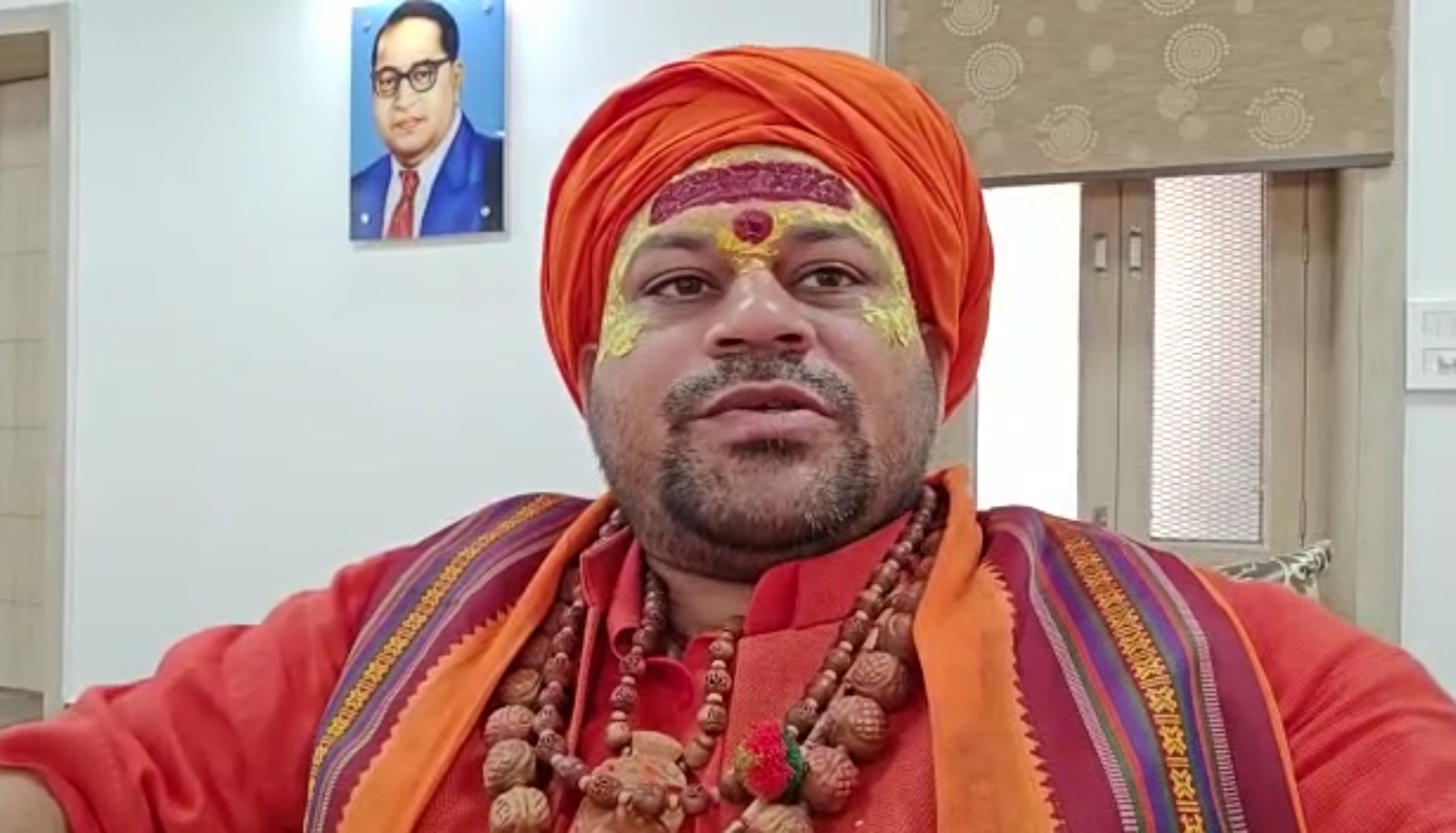 Video : मंदिरों में छोटे कपड़े पहन कर आने के विरोध में महंत राजू दास ने कही बड़ी
बात
