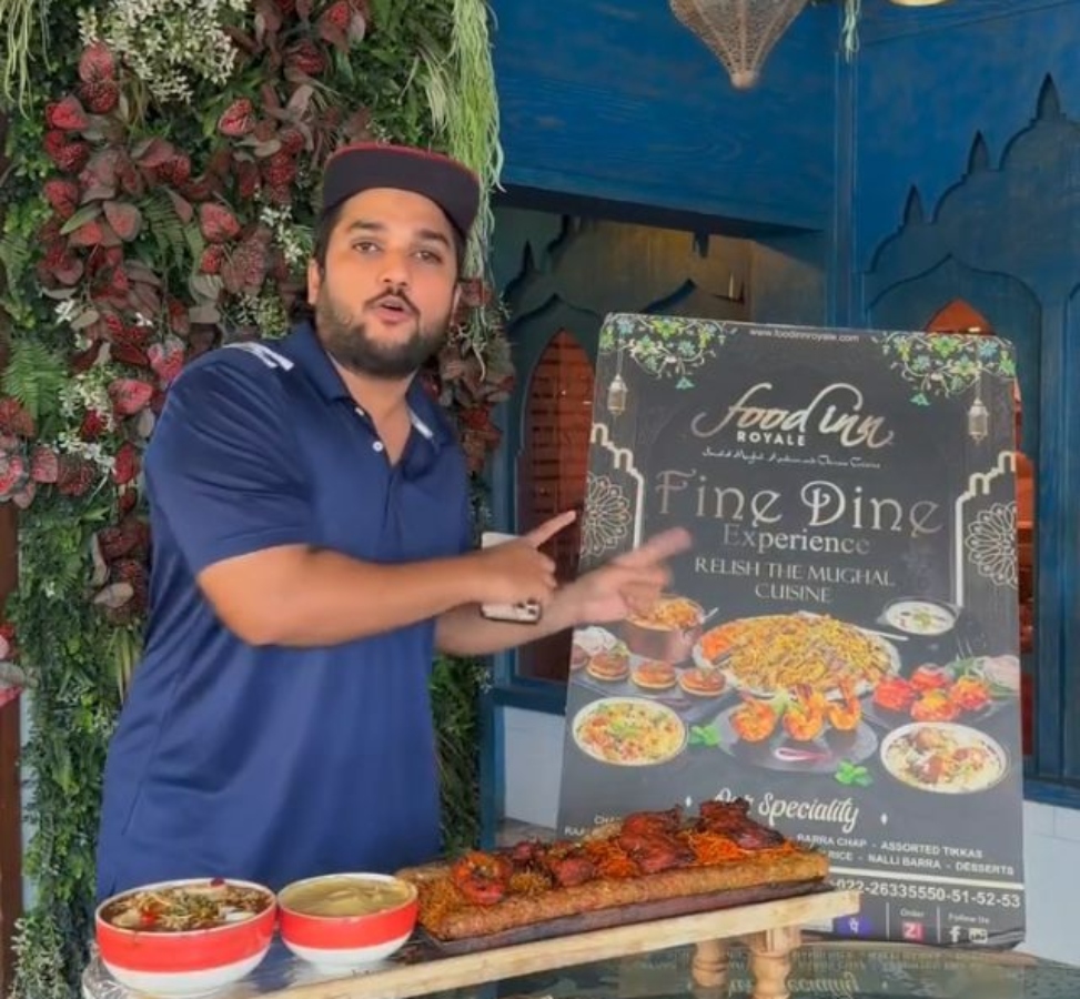 खाने और घूमने के शौक को करियर बनाकर कमाया इंडस्ट्री में नाम, नौचंदी के हलुआ
पराठा का लिया स्वाद
