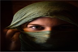 Bye-Bye Dark Circles: आंखों के नीचे है डार्क सर्कल्स? अपनाएं ये Natural Remedies - image