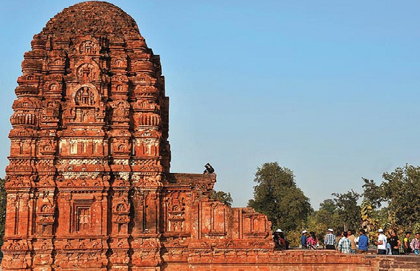 CG Tourism : एक रानी के मौन प्रेम का प्रतीक बना छत्तीसगढ़ का यह सुन्दर मंदिर ,
जानिए यह अनोखी कहानी