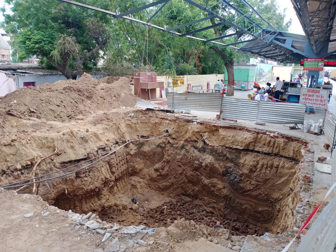 एफओबी का काम शुरू, फाउंडेशन के लिए खुदाई जारी