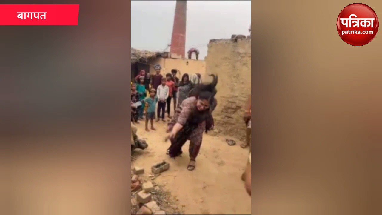 Viral Video: लेडी अफसर को आया गुस्सा तो लेडी डॉन की तरह अभद्र भाषा बोलते हुए
तोड़ डाला फोन