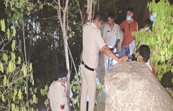दो नाबालिगों ने एक साथ पहाड़ पर लगा ली फांसी, इस हाल में मिला शव, इलाके में फैली
सनसनी - image