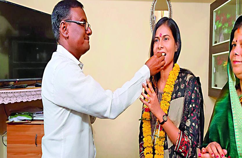 855 अंक लाकर शिक्षा विभाग में अस्सिटेंट डायरेक्टर बनीं नागदा की वंदना