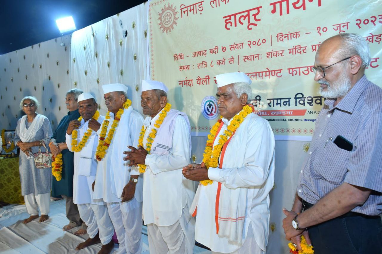 खेत में काम करते समय श्रम को उर्जा देेने के लिए गाए जाते थे हालूर गीत-डॉ.परिहार