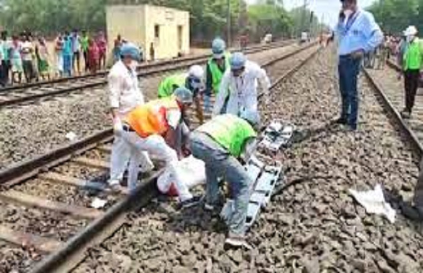 west bengal-खडग़पुर रेलवे अनुमंडल : 9 दिन में 2 ट्रेन दुर्घटनाएं और एक मालगाड़ी
में आगजनी