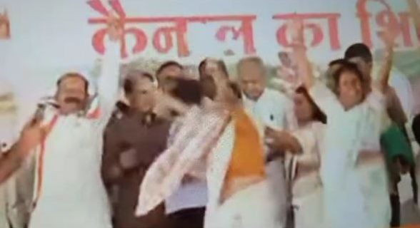 उत्साहतिरेक ! राष्ट्रगान बजने के दौरान नृत्य