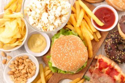 Weight loss Tips: रात को भूल कर भी नहीं खाने चाहिए ये फूडस, जानें क्या है कारण - image