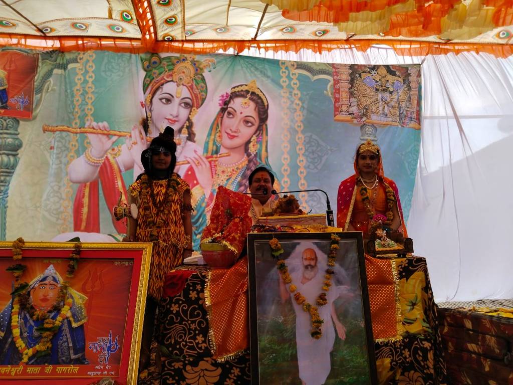 गागरोल में भागवत कथा में उमड़ रहे श्रद्धालु