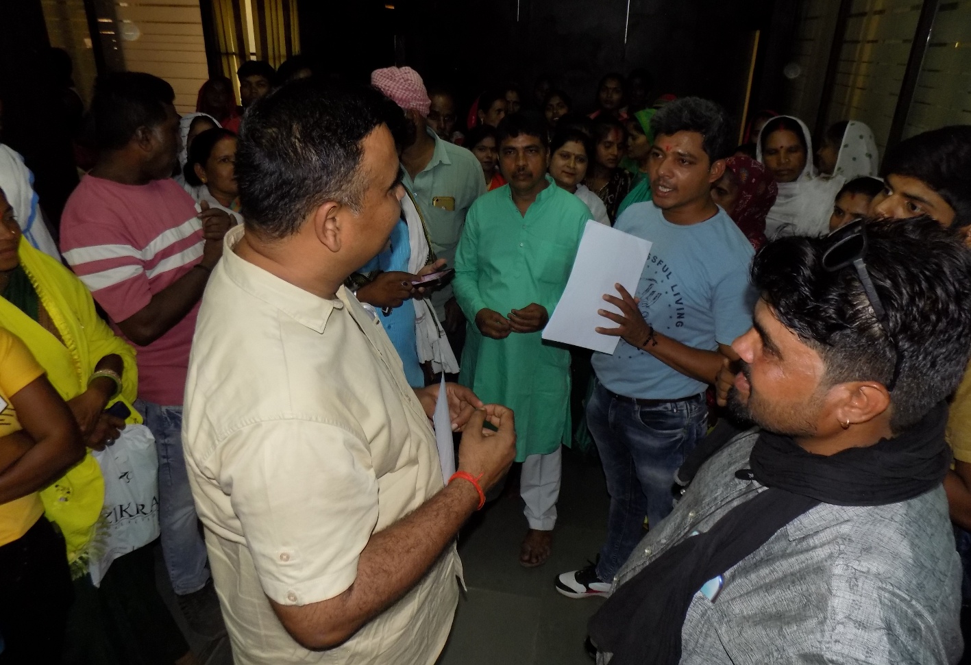 Video Story :- पानी के लिए छोंड़ देंगे खाना, ब”ाों को लेकर नगर पालिका में देंगे
धरना