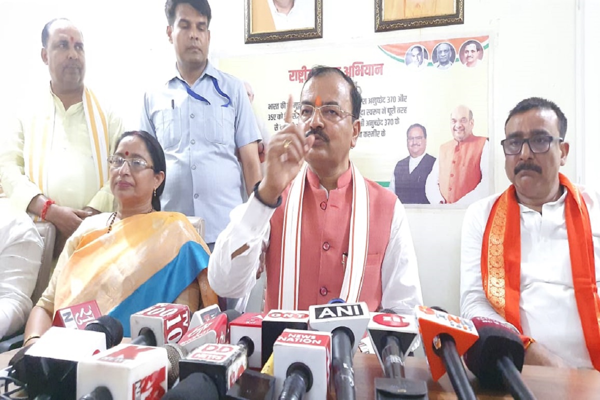 Chandauli video: केशव मौर्या का अखिलेश यादव पर बड़ा बयान, वरासत में कुर्सी मिल
सकती है किस्मत नहीं