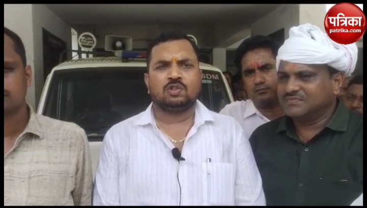 Gonda Video : सफाई कर्मचारी बोले ग्राम प्रधान के चंगुल से हमें मुक्त किया जाए,
जानिए इनकी कौन सी नब्ज प्रधान के पास