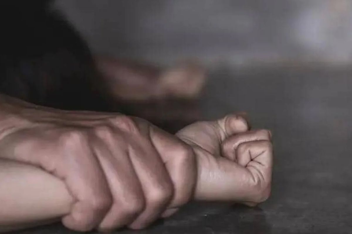 रिश्तेदार की हवस का शिकार बनी नाबालिग, 15 साल की उम्र में बेटे को दिया जन्म