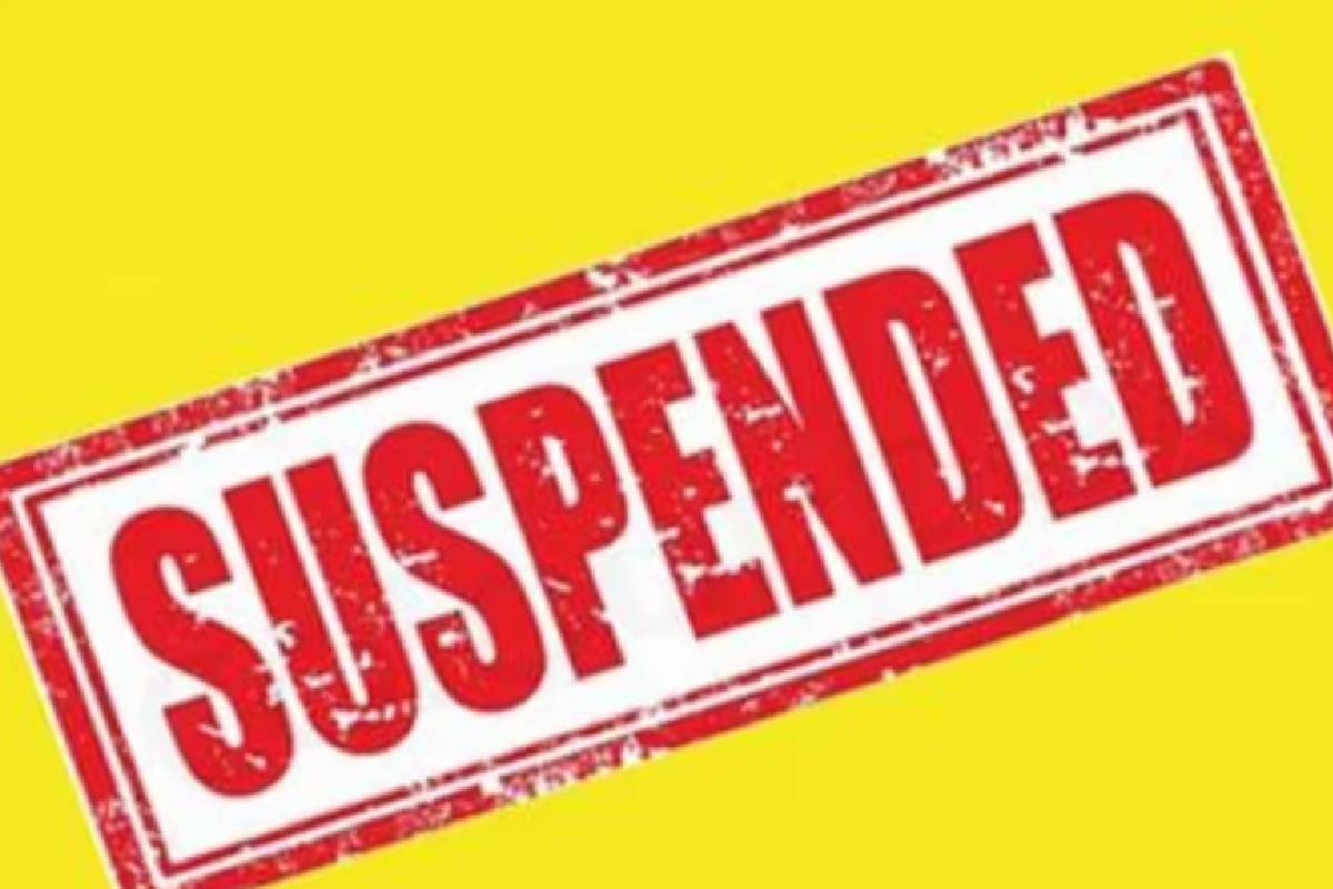 Mau News : शराब ठेकेदारों से रिश्वत मांगने के आरोप में मऊ के जिला आबकारी अधिकारी
निलंबित