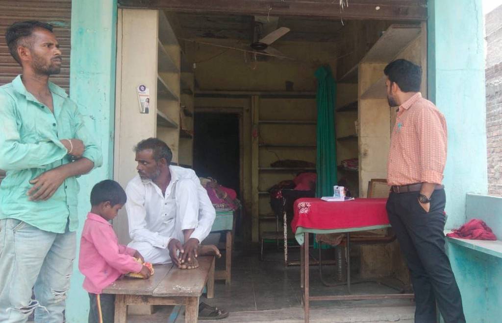 भचुंडला में एसडीएम की गाड़ी देखकर क्लिनिक छोड़ भागा संचालक