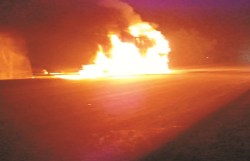 हादसा : भाजपा नेता के बेटे को ट्रक ने रौंदा, मौके पर हुई मौत, आक्रोशित ग्रामीणों
ने उस गाड़ी में ही लगा दी आग - image