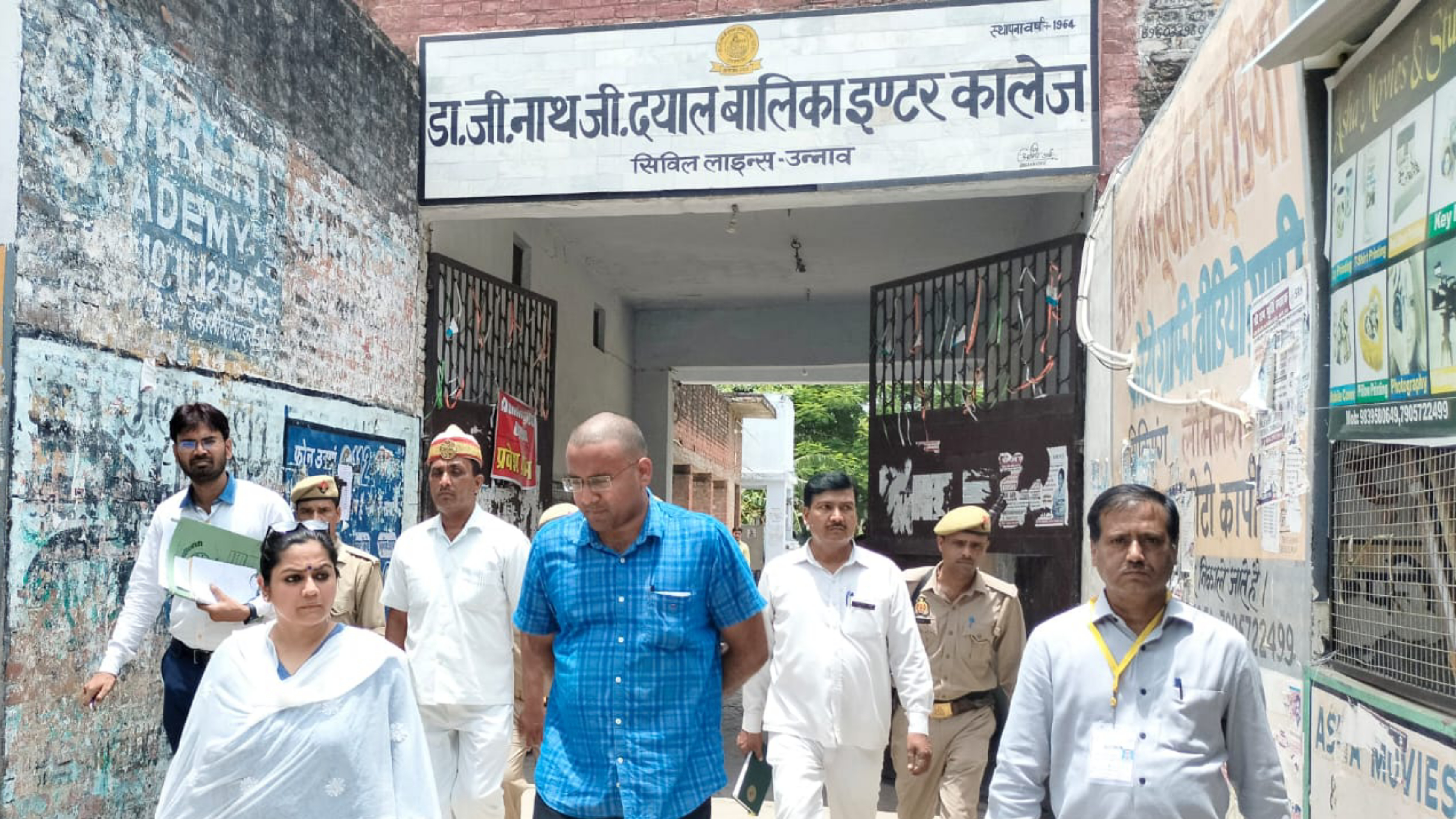 Video story: 8 परीक्षा केंद्रों में हो रही है यूपी B.Ed की परीक्षा, डीएम ने
बताया