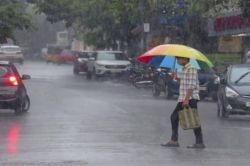 UP Weather:यूपी में इस दिन आएगा मानसून, लखनऊ से आगरा तक गरज-चमक के साथ होगी
बारिश, IMD ने दी ये सलाह - image